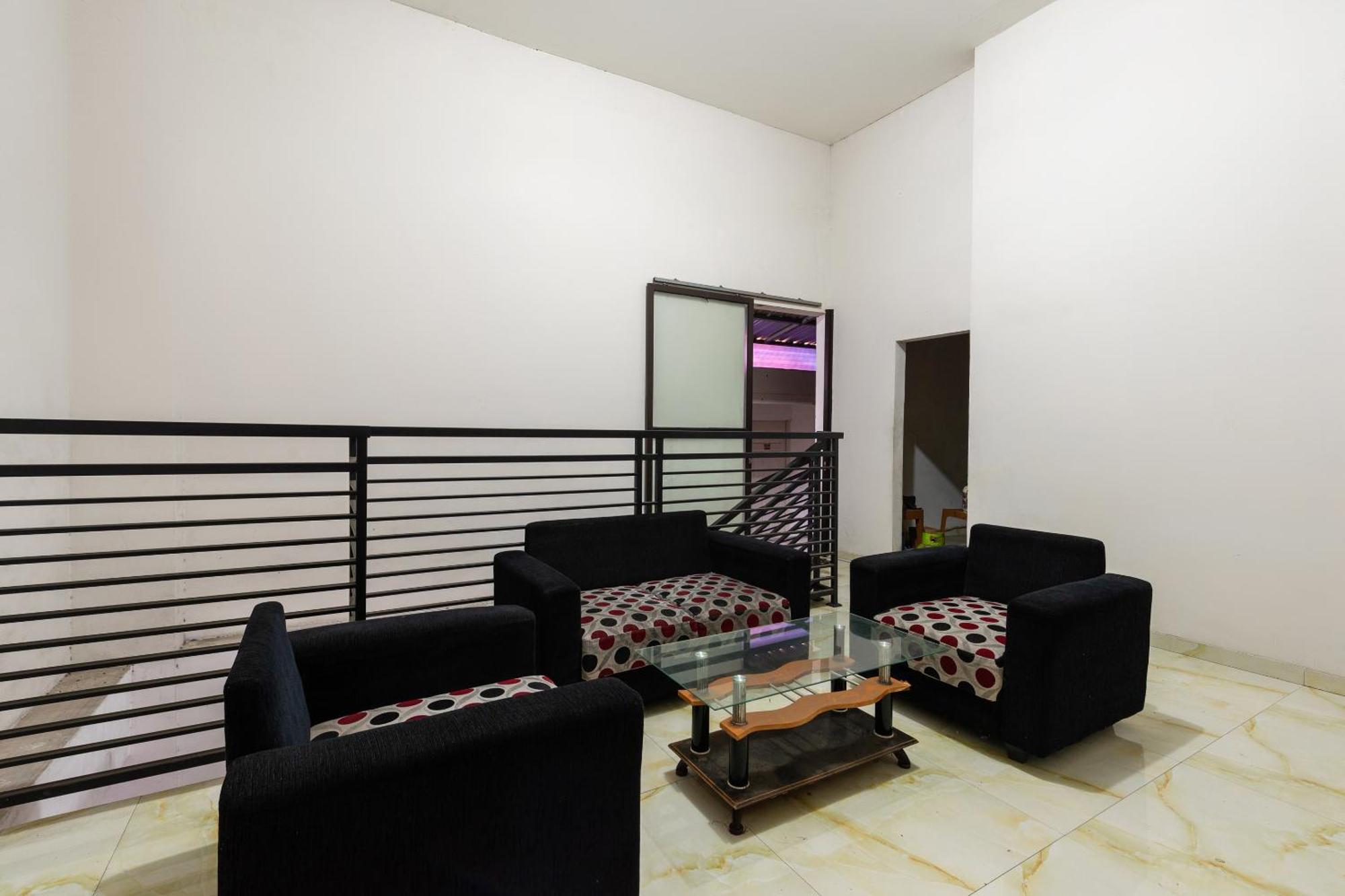 Oyo Life 2108 Griya Aisyah Residence Surabaya Eksteriør bilde