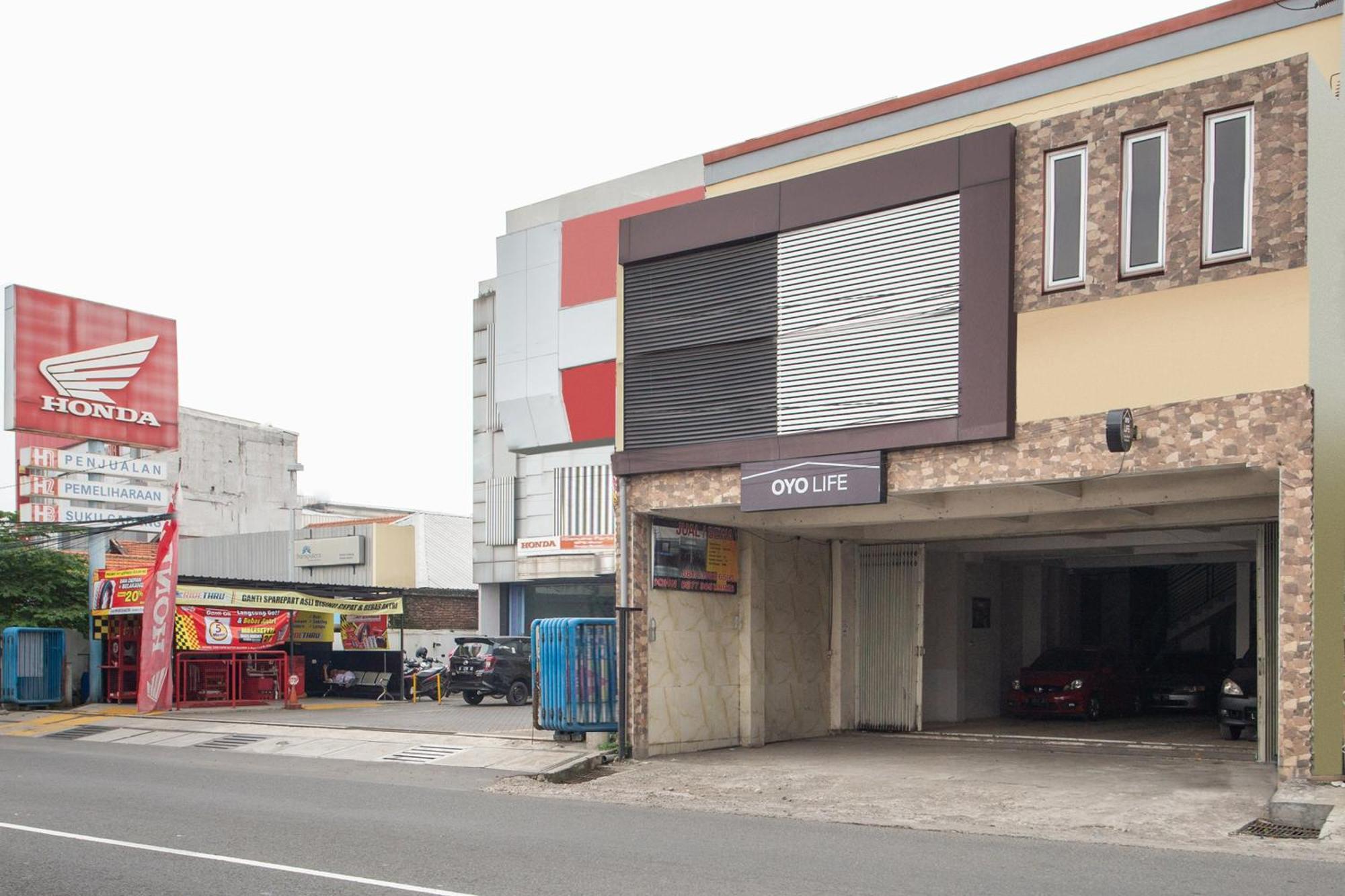 Oyo Life 2108 Griya Aisyah Residence Surabaya Eksteriør bilde