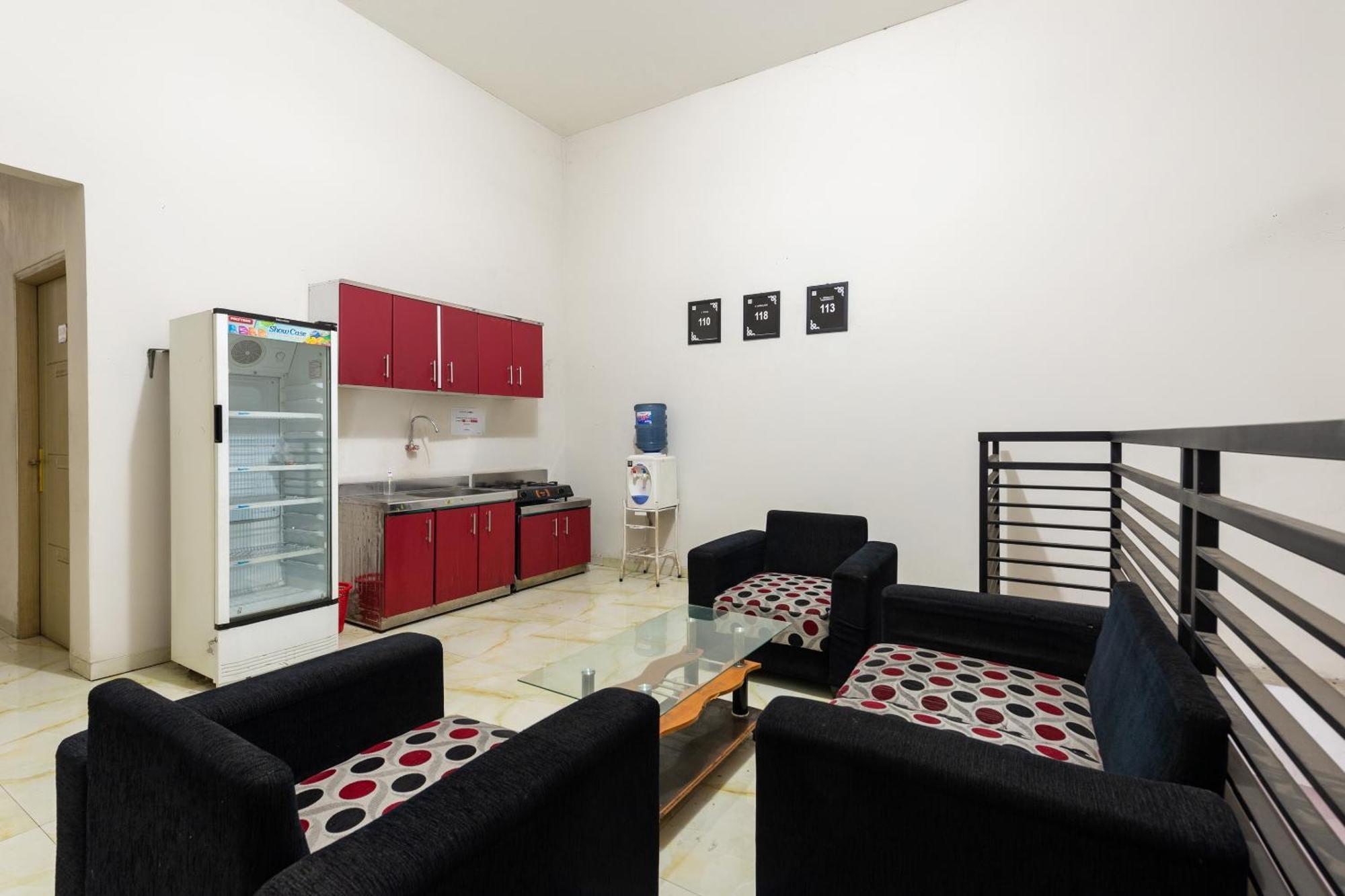 Oyo Life 2108 Griya Aisyah Residence Surabaya Eksteriør bilde