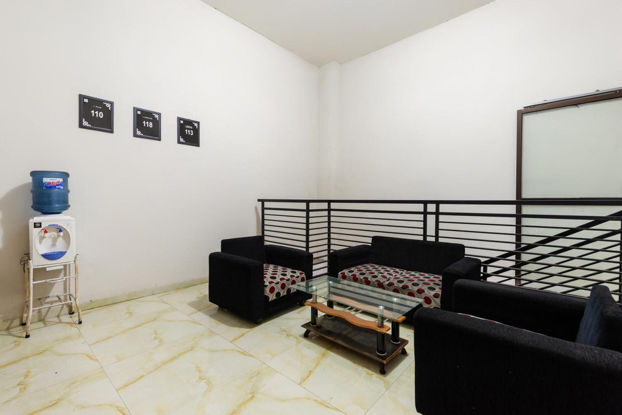 Oyo Life 2108 Griya Aisyah Residence Surabaya Eksteriør bilde